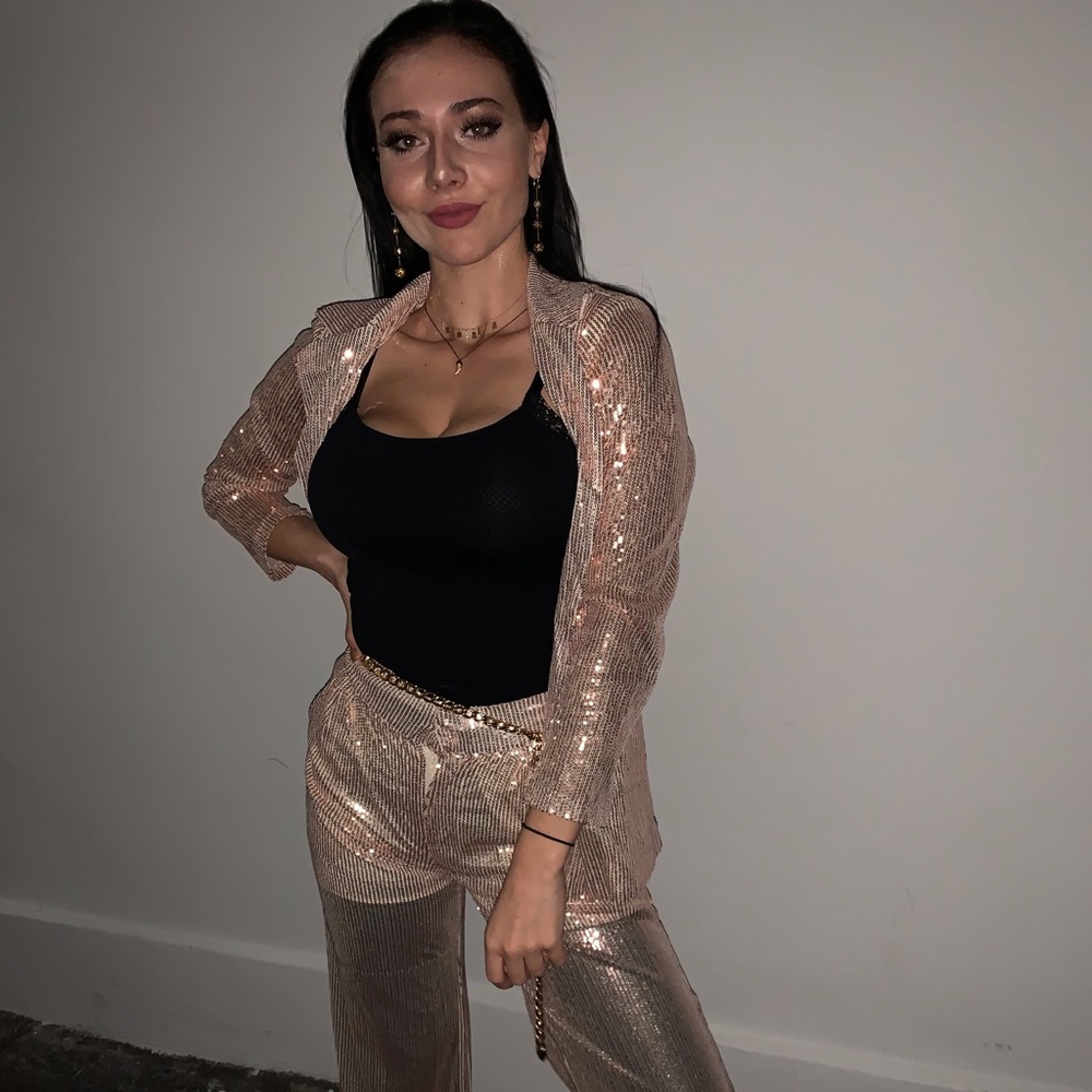 SEQUINED PARTY SUIT SET.